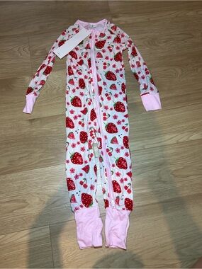 Source Unknown Pink Strawberry Print Kids Footed One-Piece
